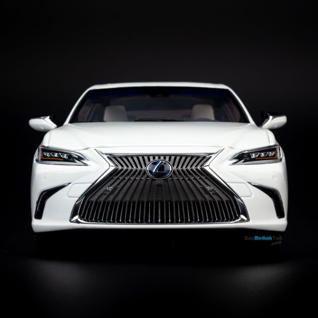 Mô hình xe Lexus ES300h White 1:18 Dealer (27)