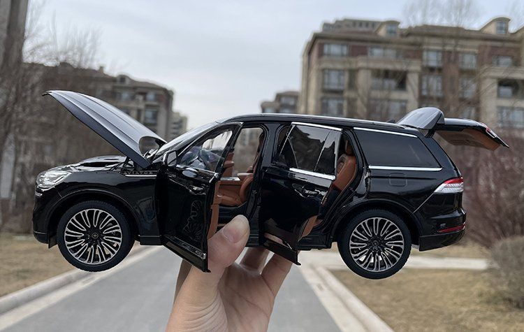 Xe mô hình Lincoln Navigator TL 118  Mô hình thu nhỏ