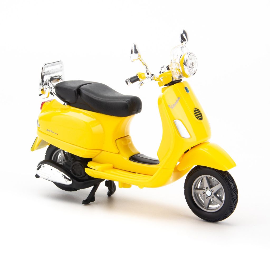 Mô hình xe máy Vespa LXV 2013 1:18 Maisto Yellow