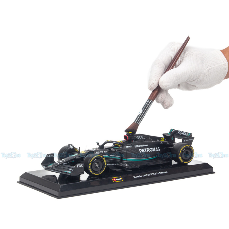  Mô hình xe Mercedes AMG F1 W14E 2023 1:24 Bburago 
