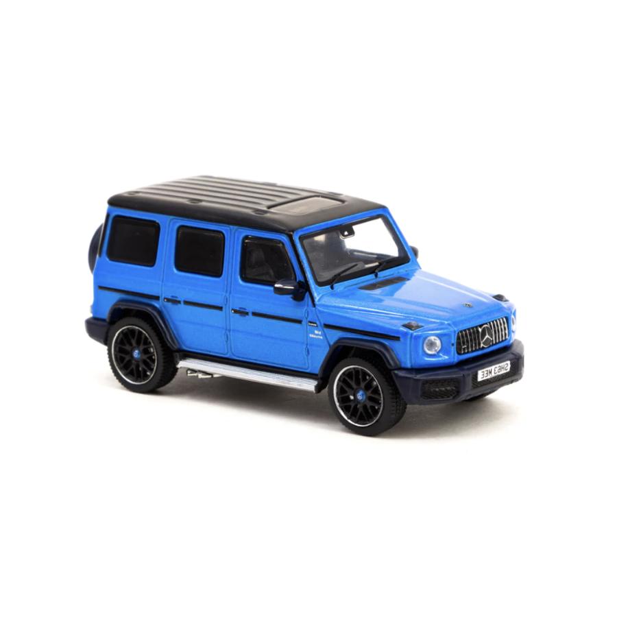 Mô hình xe Mercedes AMG G63 1:64: Mô hình xe Mercedes AMG G63 1:64 là một sản phẩm tuyệt vời để trưng bày hoặc sưu tập. Với chi tiết tuyệt vời và thiết kế chất lượng, mô hình này sẽ làm cho bất kỳ ai thích xe hơi đều muốn sở hữu. Bạn sẽ không thể rời mắt khỏi chiếc xe nhỏ xinh này.