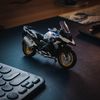 Mô hình xe mô tô BMW R1250 GS 1:18 Maisto