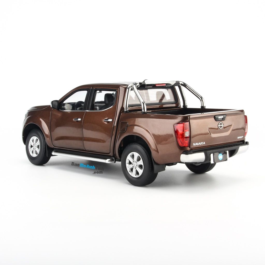Mô hình xe Nissan Navara Brown 1:18 Paudi
