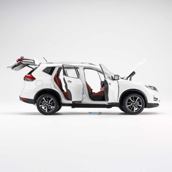Mô hình xe Nissan X-Trail 1:18 Paudi