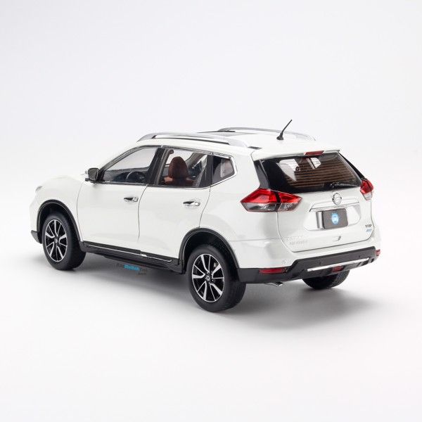 Mô hình xe Nissan X-Trail 1:18 Paudi