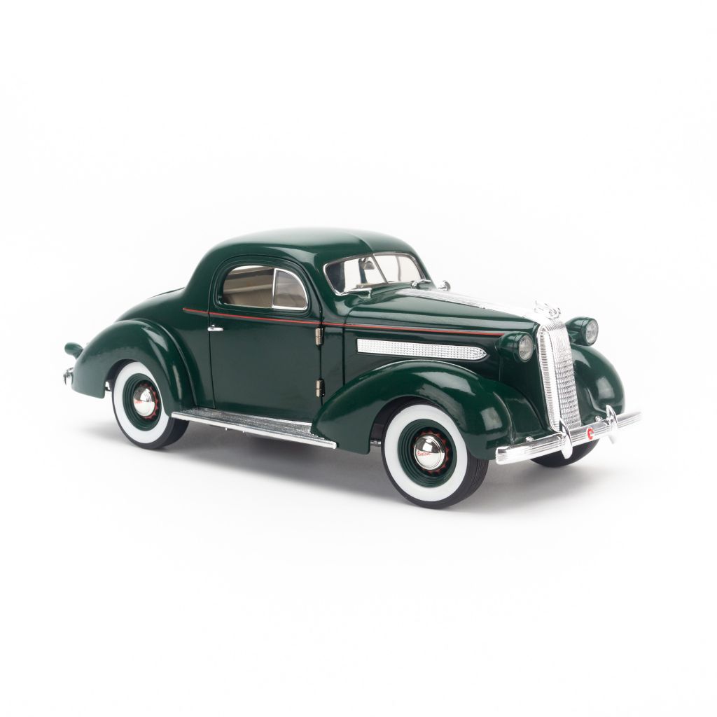  Mô hình xe Pontiac Deluxe 1936 1:18 Signature 