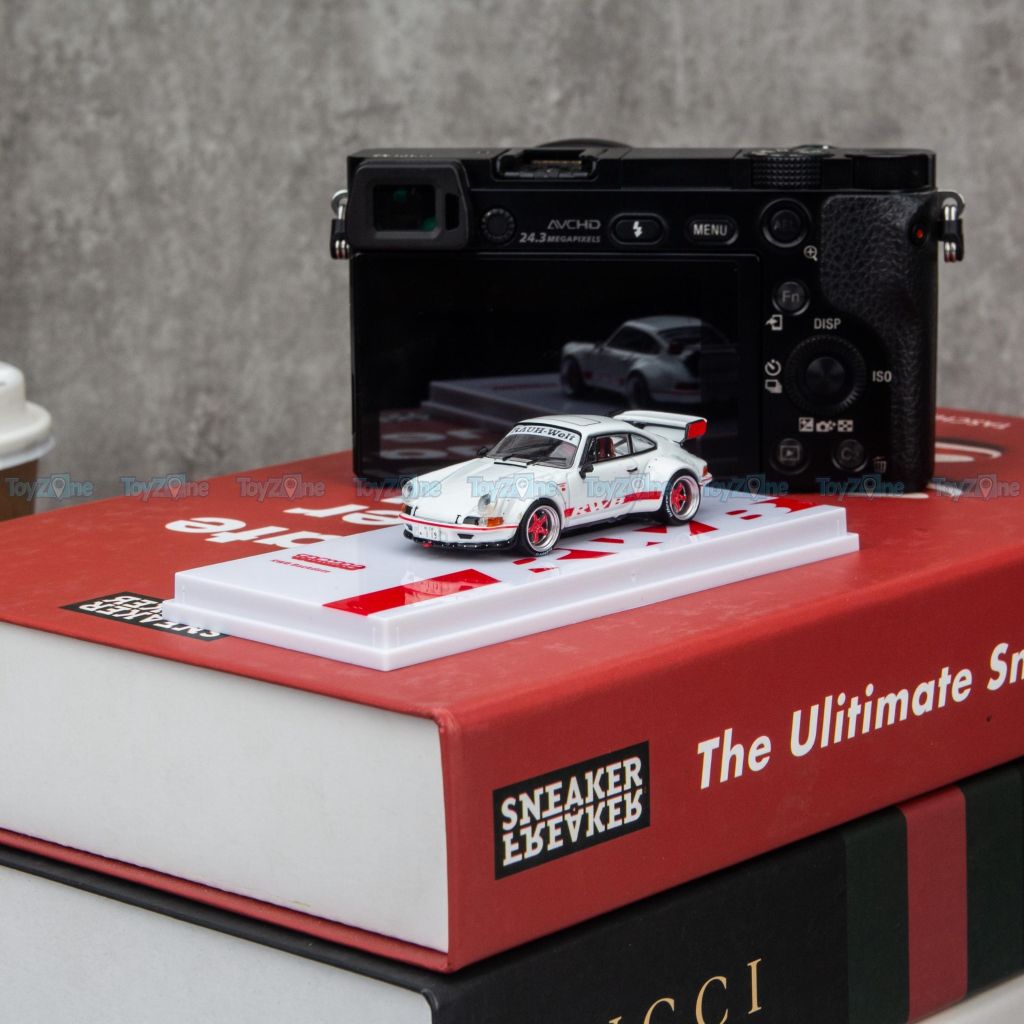 Mô hình xe Porsche RWB Backdate 1:64 Tarmac Works