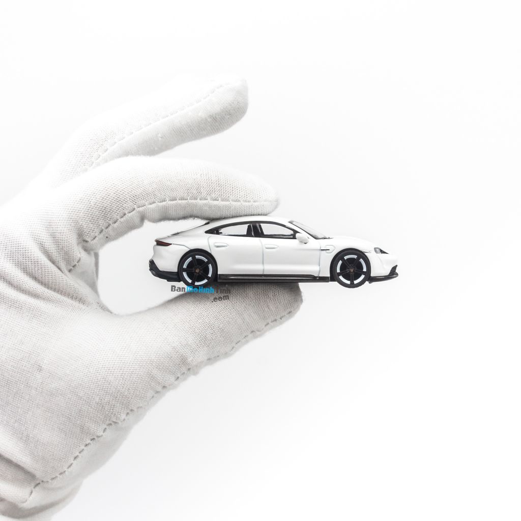 Mô hình xe Porsche Taycan Turbo S 2019 1:64 MiniGT