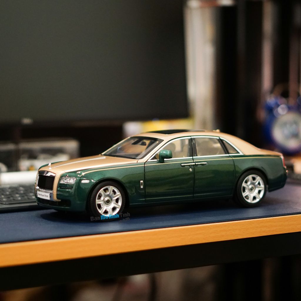 ROLLSROYCE WRAITH BLACK BADGE IN LIME ROCK GREEN ONE OF THE NEON NIGHTS  PAINT TRILOGY
