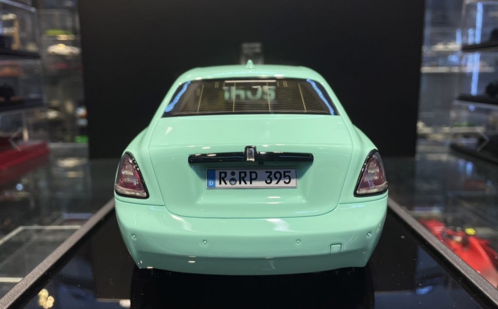  Mô hình xe Rolls Royce Ghost 2022 1:18 MotorHelix 