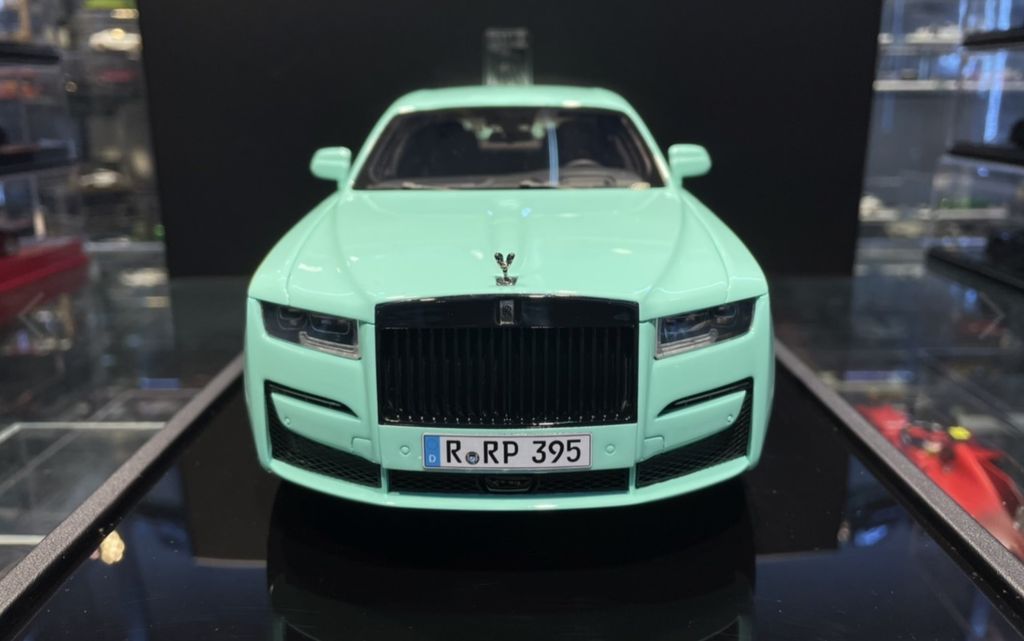  Mô hình xe Rolls Royce Ghost 2022 1:18 MotorHelix 