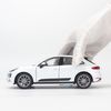 Mô hình xe Porsche Macan Turbo 1:24 Welly White (9)