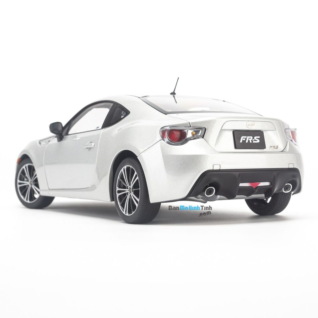 Mô hình xe thể thao Scion FRS 1:18 Autoart Silver Metallic (2)