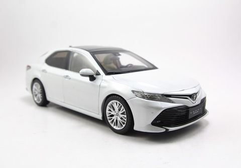 Mô Hình Xe Toyota Camry 25G 132 Màu Xanh