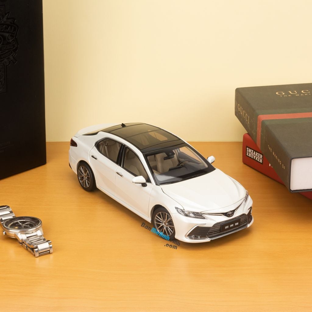  Mô hình xe Toyota Camry 2021 1:18 Paudi 