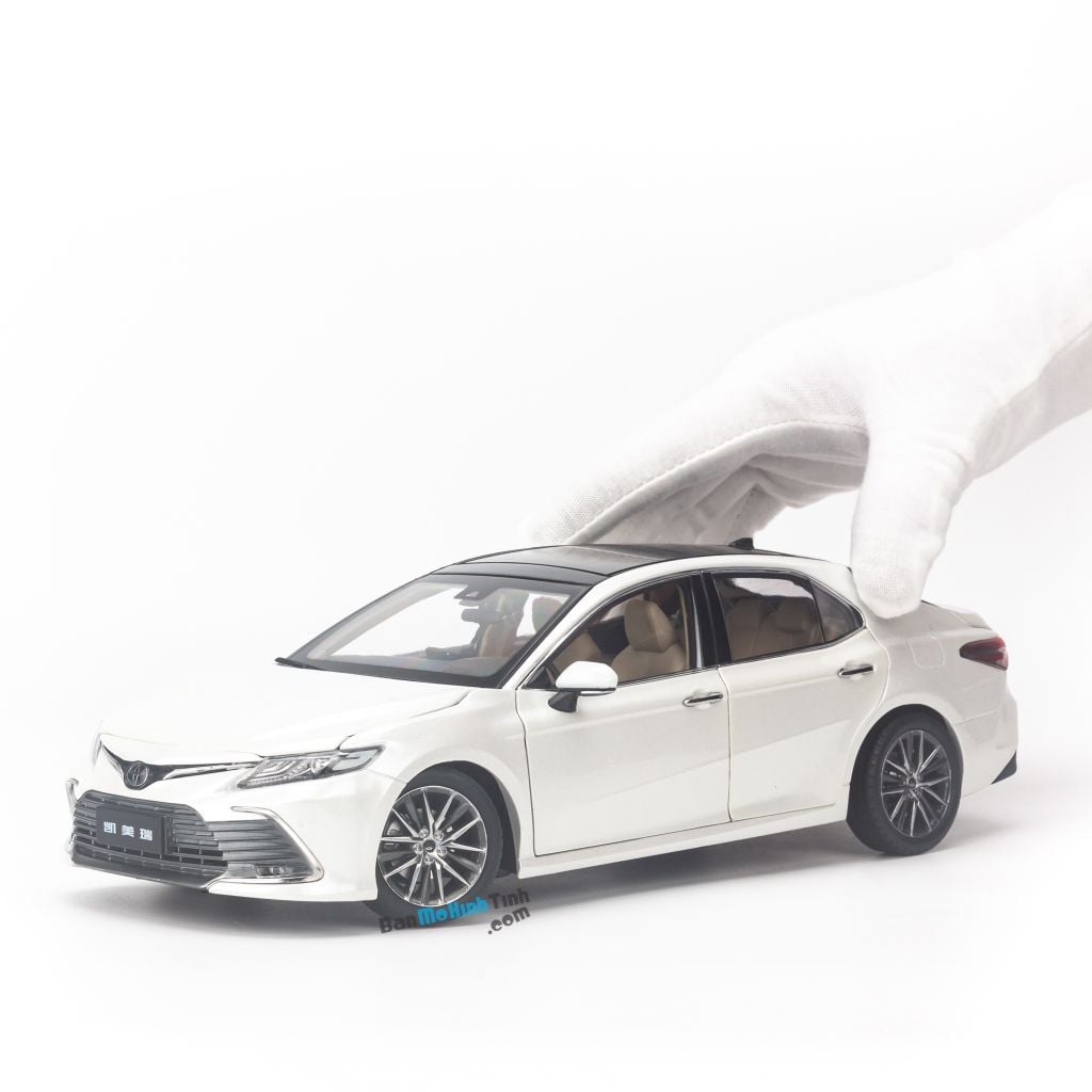  Mô hình xe Toyota Camry 2021 1:18 Paudi 