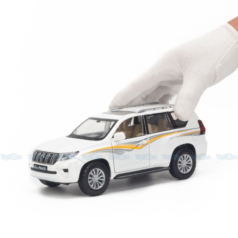 Mô hình xe Toyota Prado 1:24 CCA