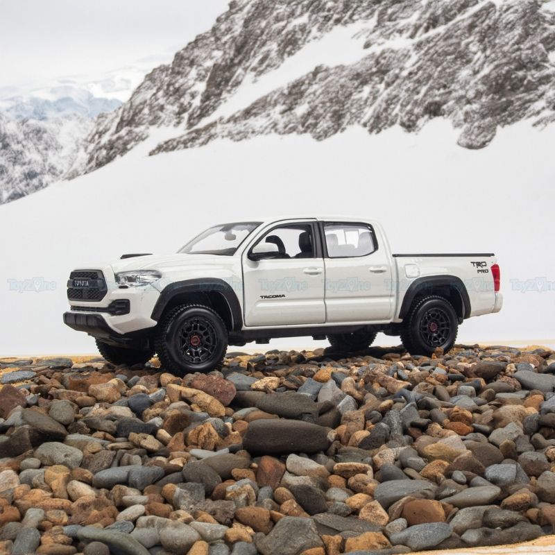 Mô hình xe Toyota Tacoma TRD Pro 2023 1:27 Maisto