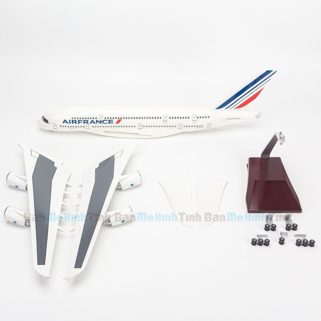 Chàng trai nghiện sưu tầm mô hình máy bay  VnExpress Đời sống