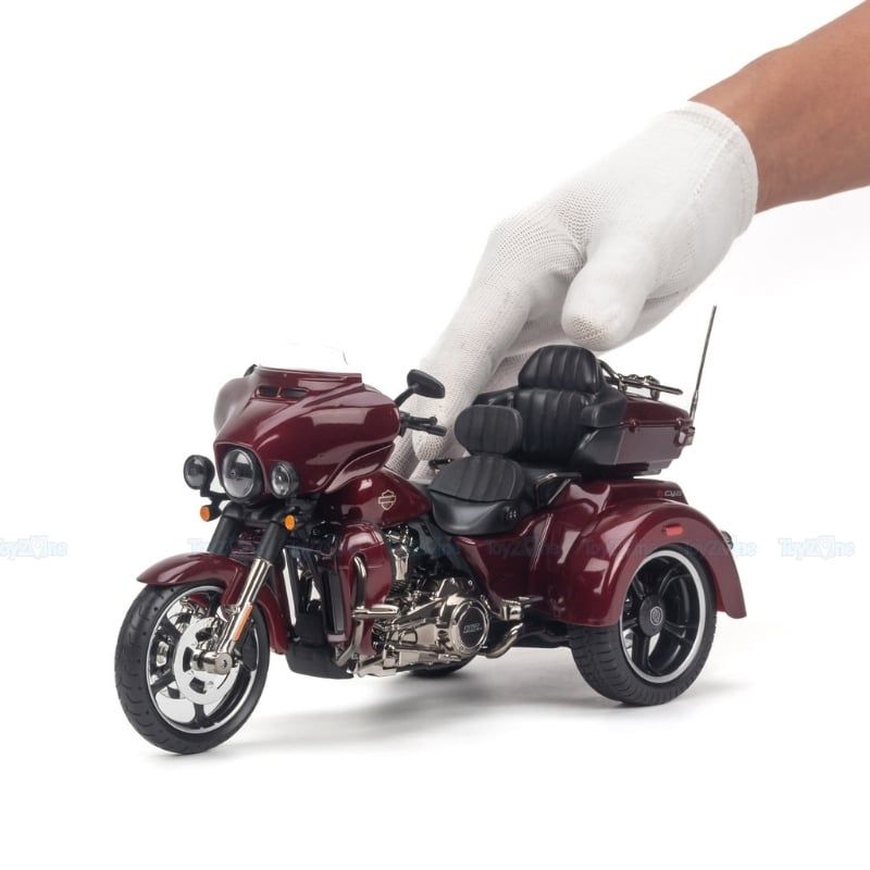Mô hình xe mô tô Harley Davidson CVO Tri Glide 2021 1:12 Maisto