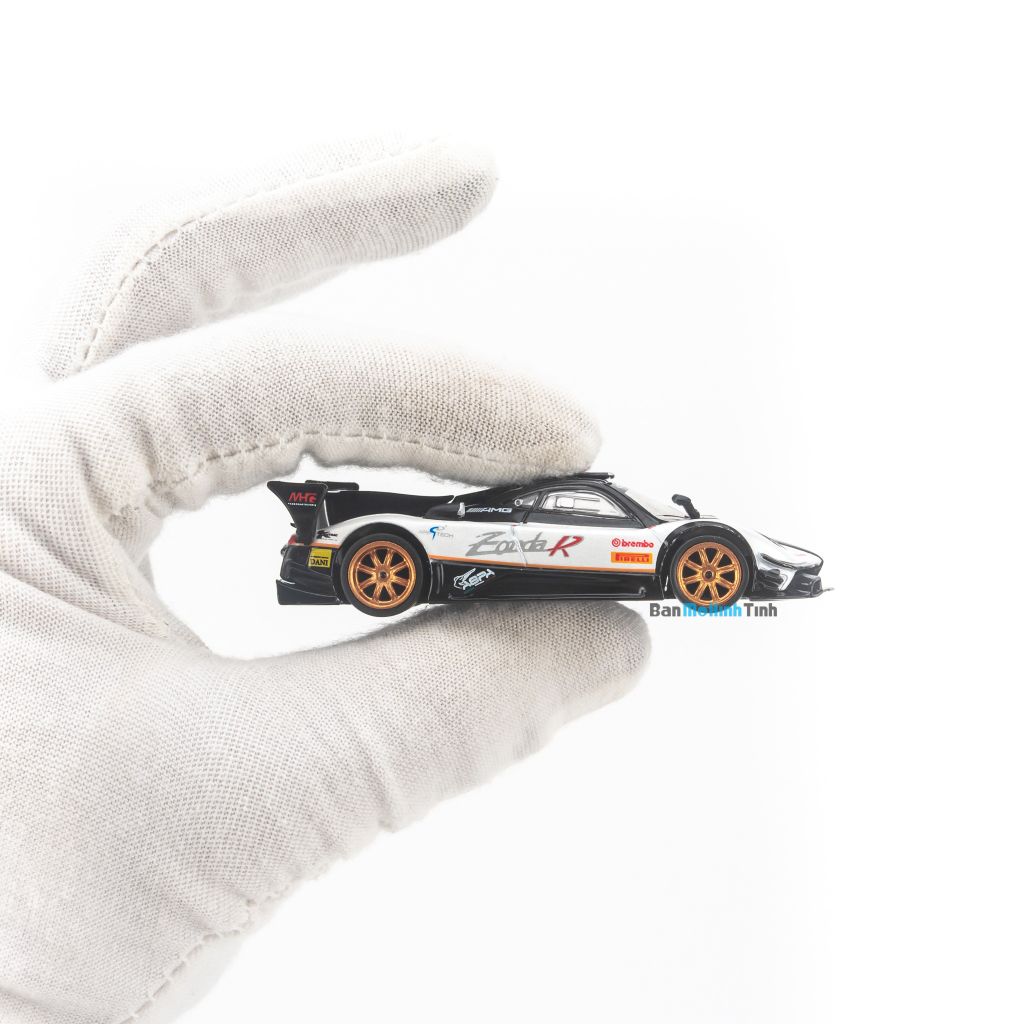  Mô hình xe Pagani Zonda Revolucion 1:64 Tarmac Works 