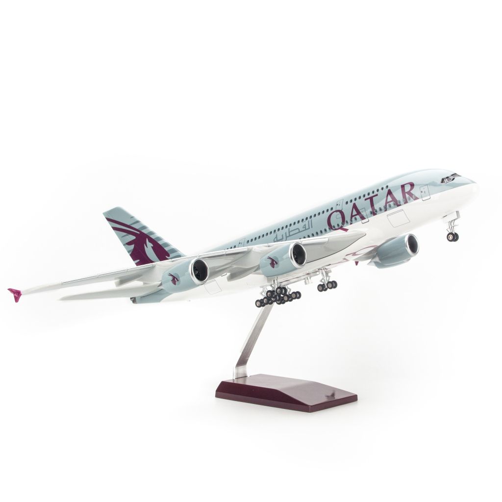  Mô hình máy bay lắp ráp có đèn led Qatar Airways Airbus A380 47cm Everfly 