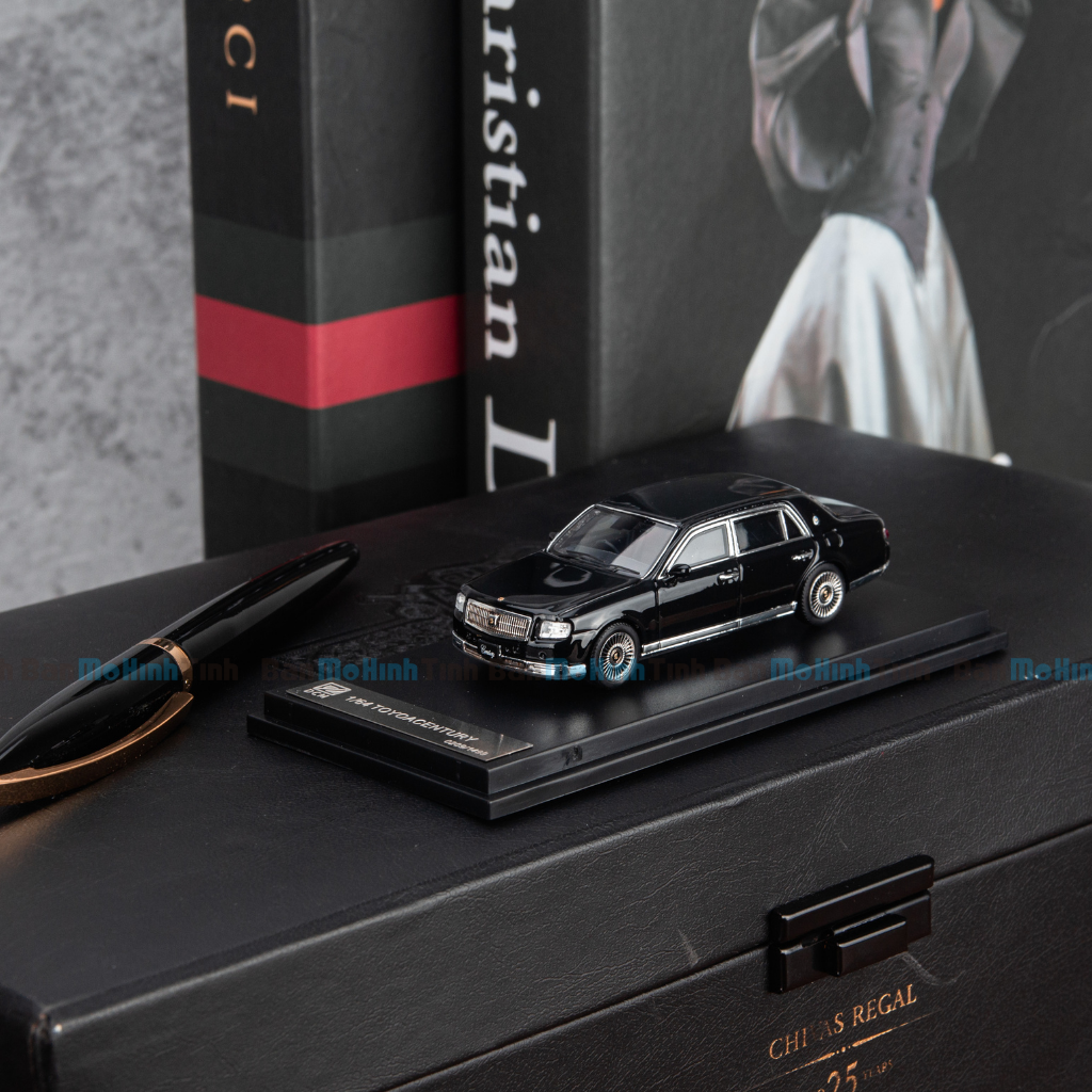Mô hình xe Toyota Century Gen 3 1:64 DCM