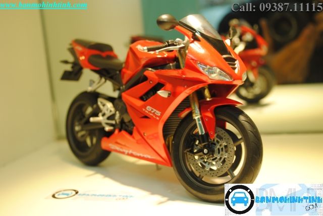  Mô hình xe mô tô  Triumph Daytona 675 Red 1:10 Welly 