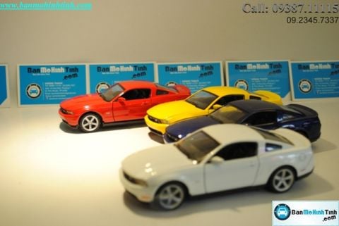 Mô hình xe Ford Mustang 1:32 UNI