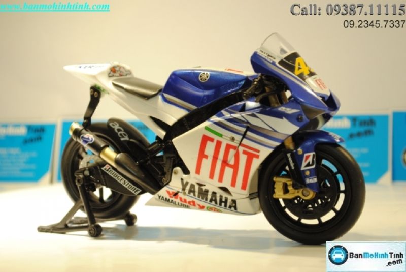  Mô hình xe mô tô  Yamaha YZR-M1 No 46 Valentino Rossi 2007 1:12 Newray 