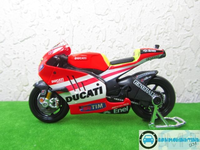  Mô hình xe mô tô  Ducati GP No.46 2011 1:18 Maisto 