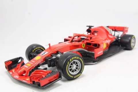 Mô hình xe Ferrari F1 2018 SF71 H5 05 Sebastian Vettel 1:18 Bburago