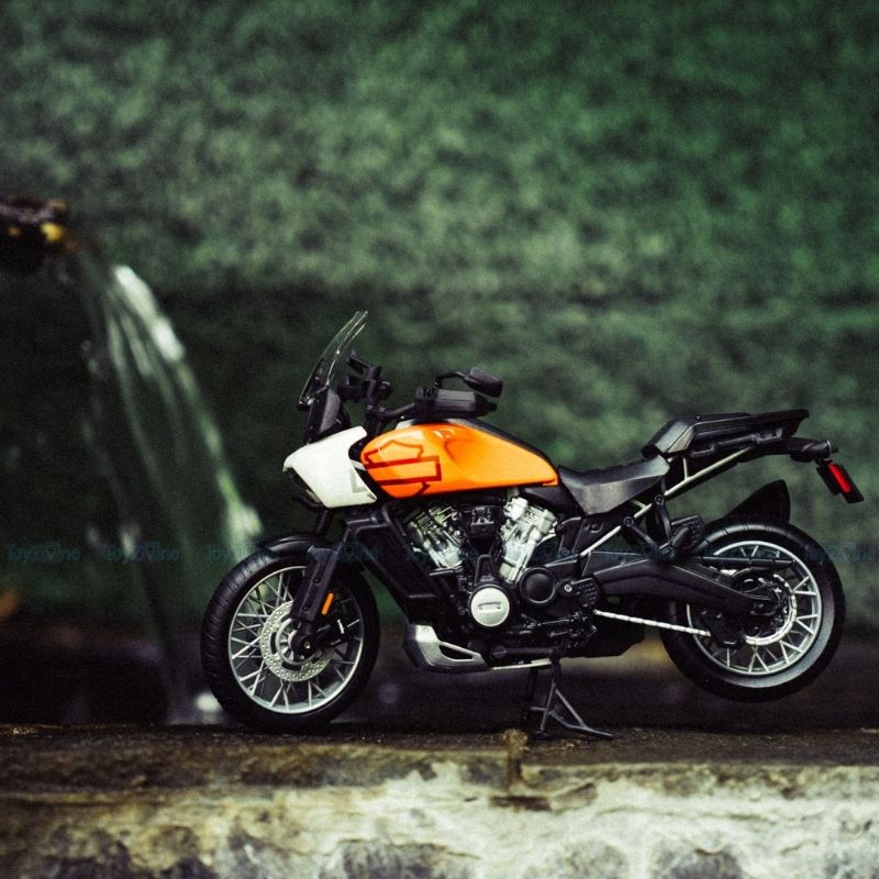 Mô hình xe mô tô Harley-Davidson Pan American 1250 2021 1:12 MAISTO