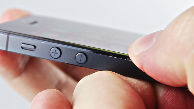 pin iphone 5 bị phồng