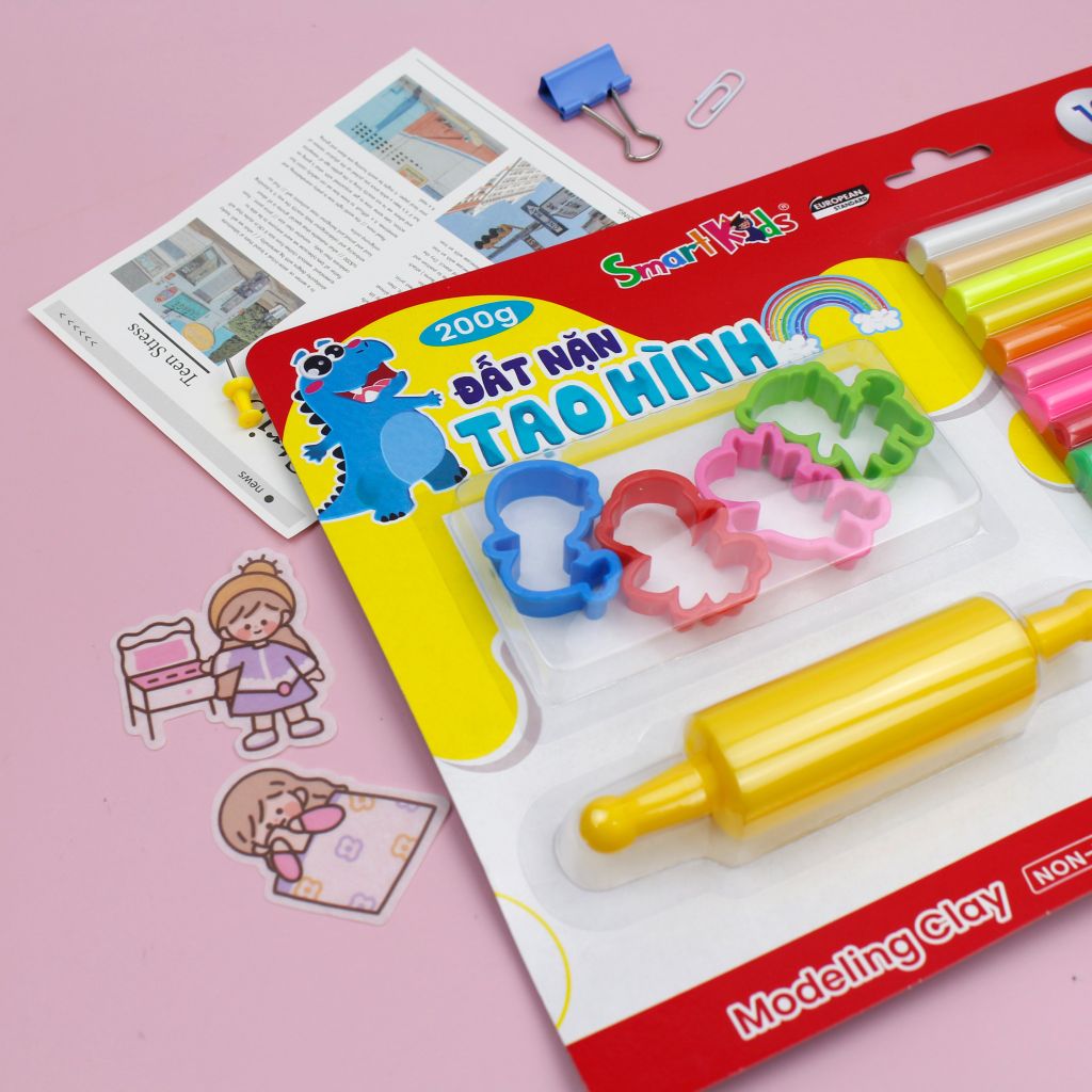 Đất nặn vỉ nhựa 200g + 4 khuôn và cây lăn MC07 (16 màu/hộp)