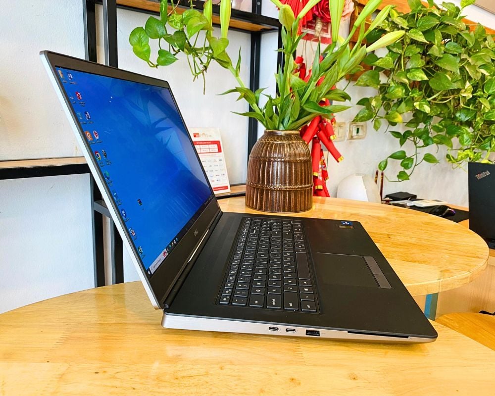Dell Precision 7760CPU: Intel® Core™ i7-11950H/Memory 32 GB Max Update 128G/SSD Nvme 512Gb/VGA:NVIDIA RTX A3000, 6GB, GDDR6/LCD 17.3-inch FHD /Batery 6Cell/WIN Bản quyền Linew
