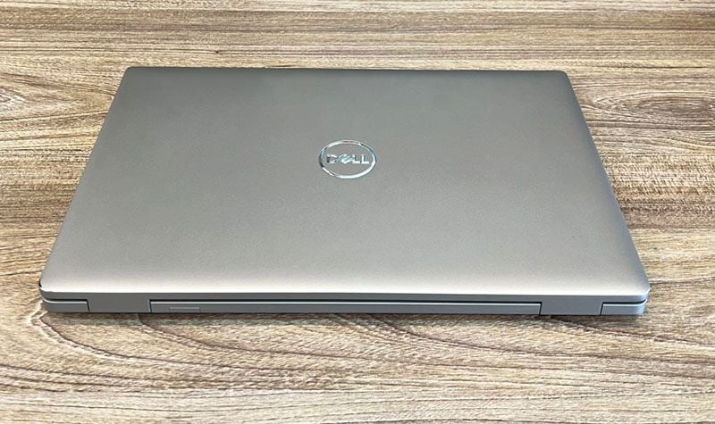 Dell Latitude 5520  CPU/Core i7 1185G7/Memory 16Gb/SSD Nvme 256Gb/Integrated Intel® Iris® Xe Graphics/LCD 15.6' FHD/Linew/Mầu Bạc/WIN 10 bản quyền/trọng lượng 1,59kg