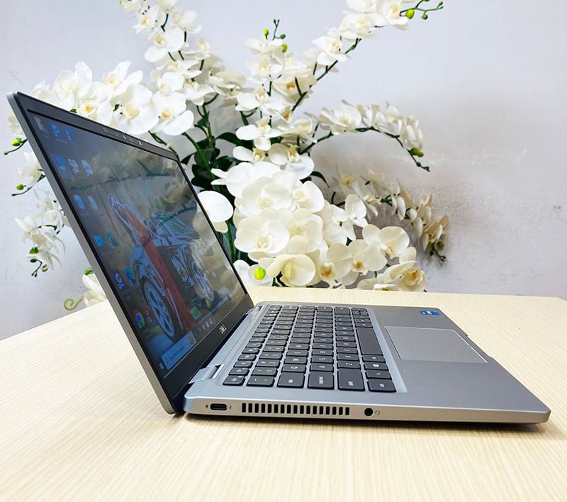 Dell Latitude 7320 2 in 1 Sliver /CPU Core i7 1185G7/Memory 16GB: 3733 MHz/SSD 512GB Gen 3 PCIe x4 NVMe/Battery 3-cell, 42 WHr/WIN 11 Bản Quyền/Trọng lượng 1.39Kg