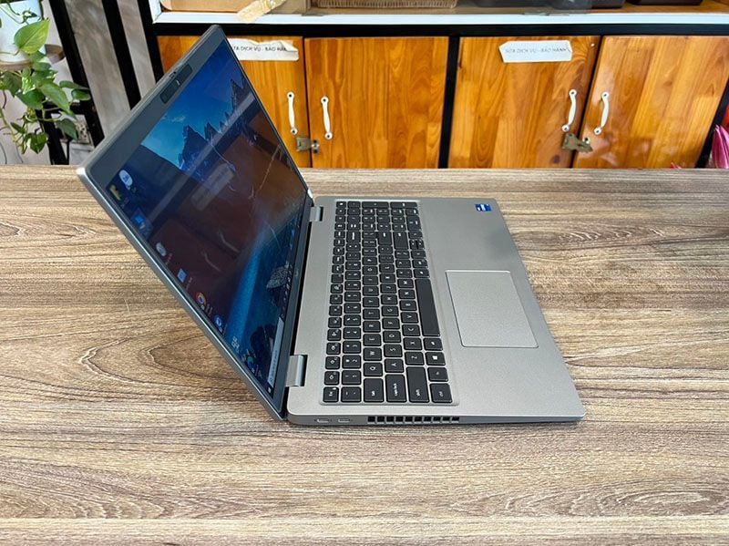 Laptop Dell Latitude 5520/CPU Core i5  1145G7/Memory 8Gb/SSD Nvme 256Gb/VGA Integrated Intel® Iris® Xe Graphics/LCD 15.6' FHD/Linew/Mầu Bạc/WIN 10 bản quyền