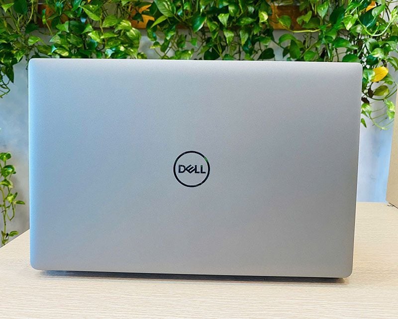 Dell Latitude 5520  CPU/Core i7 1185G7/Memory 16Gb/SSD Nvme 256Gb/Integrated Intel® Iris® Xe Graphics/LCD 15.6' FHD/Linew/Mầu Bạc/WIN 10 bản quyền/trọng lượng 1,59kg