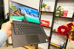 Dell Latitude 7410 Carbon/CPU: i7-1061U| Memory: 16GB DDR4 Bus 2666 MHz | SSD: 256GB PCIe-NVMe |VGA: Intel UHD Graphics| Display: 14