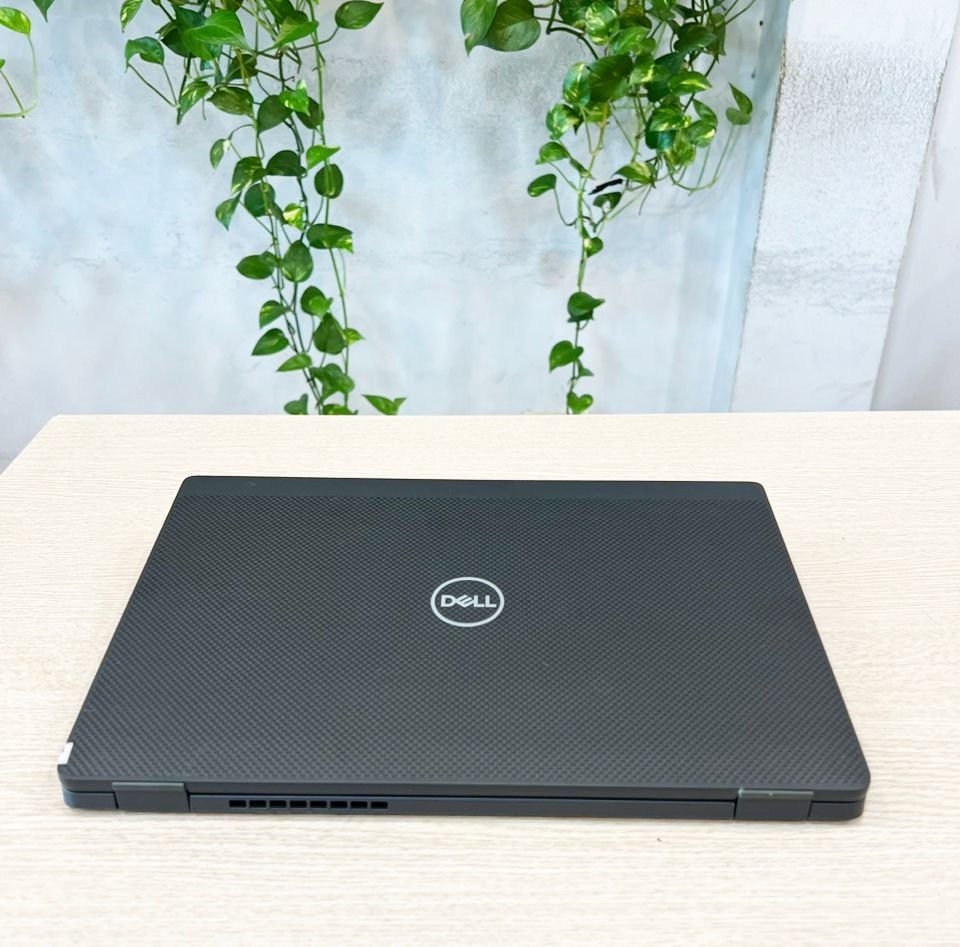 Dell Latitude 7410 Carbon/CPU: i5-1031U| Memory: 16GB DDR4 Bus 2666 MHz | SSD: 256GB PCIe-NVMe |VGA: Intel UHD Graphics| Display: 14