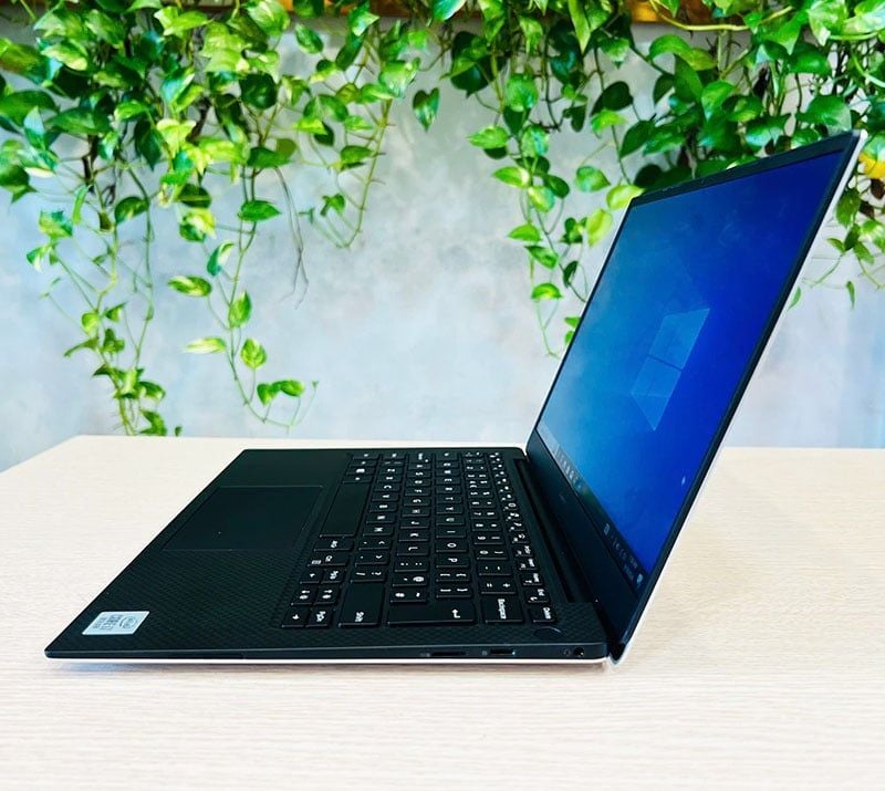 Laptop Dell XPS 13 7390 Sliver CPU: i7-1051U| Memory: 16 GB LPDDR3 at 2133 MHz | SSD: 512GB PCIe-NVMe |VGA: Intel UHD Graphics| Display: 13.3
