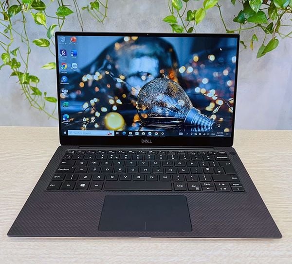 Laptop Dell XPS 13 7390 Sliver 4K /CPU: i7-1051U| Memory: 16 GB LPDDR3 at 2133 MHz | SSD: 512GB PCIe-NVMe |VGA: Intel UHD Graphics| Display: 13.3