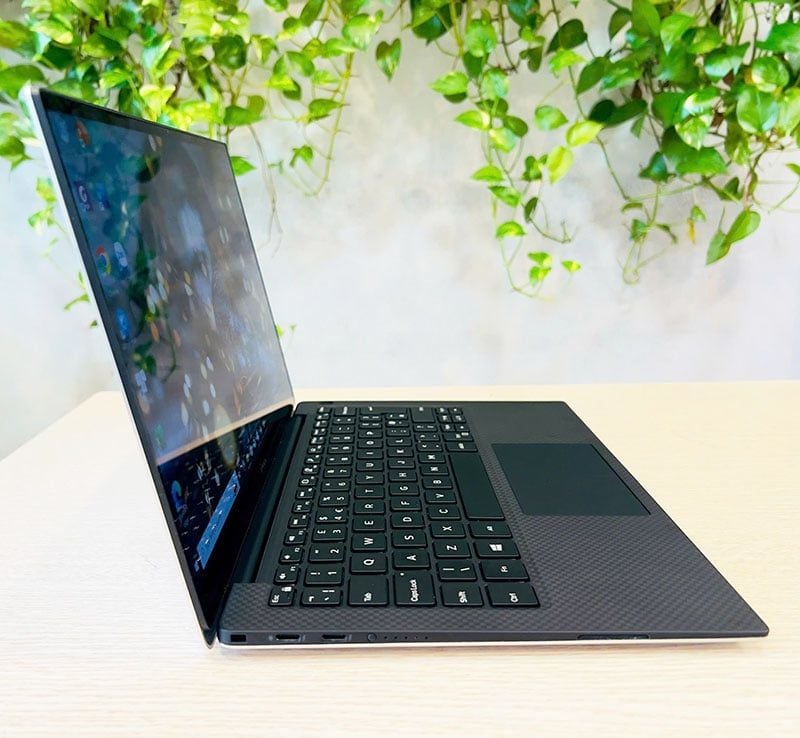 Laptop Dell XPS 13 7390 Sliver 4K /CPU: i7-1051U| Memory: 16 GB LPDDR3 at 2133 MHz | SSD: 512GB PCIe-NVMe |VGA: Intel UHD Graphics| Display: 13.3