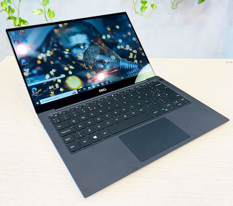 Laptop Dell XPS 13 7390 Sliver 4K /CPU: i7-1051U| Memory: 16 GB LPDDR3 at 2133 MHz | SSD: 512GB PCIe-NVMe |VGA: Intel UHD Graphics| Display: 13.3