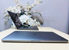 MacBook Pro 2019 16 inch  Core i7 2.6GHz RAM 16GB  - 512GB SSD – LCD 16' 4K Like New