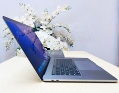 MacBook Pro 2019 16 inch  Core i7 2.6GHz RAM 16GB  - 512GB SSD – LCD 16' 4K Like New
