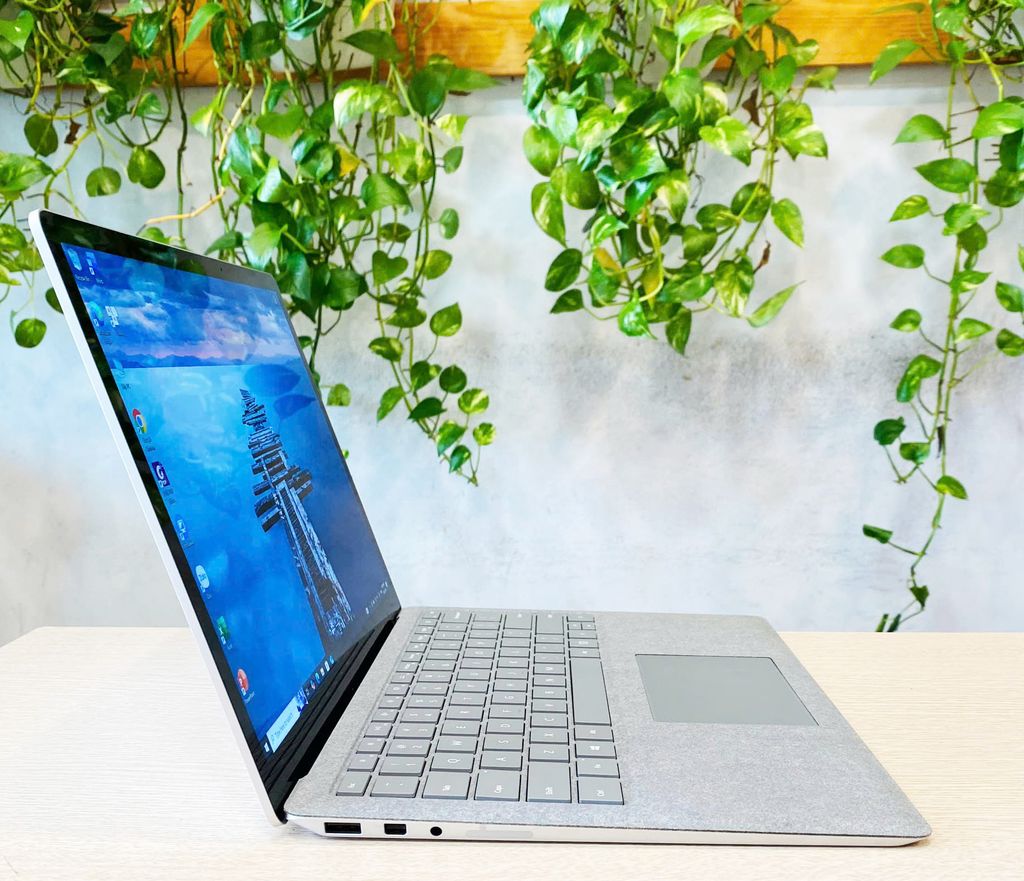Surface Laptop 2 Core i5 8350U - Ram 8Gb - SSD Nvme 256Gb - LCD 13.5' 2K Touch, WIN 10 bản quyền Linew