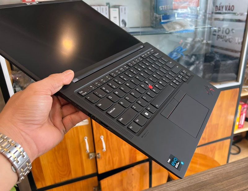 ThinkPad X1 Carbon Gen 9 CPU: Intel i7 1185G7 | RAM 32GB LPDDR4x 4266MHz | SSD Nvme512 |  14.0
